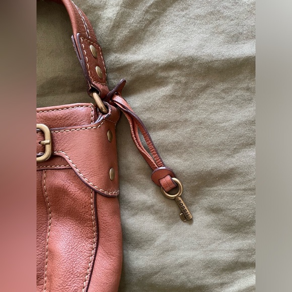 Fossil Genuine Leather Shoulder Bag!!! - Picture 3 of 8